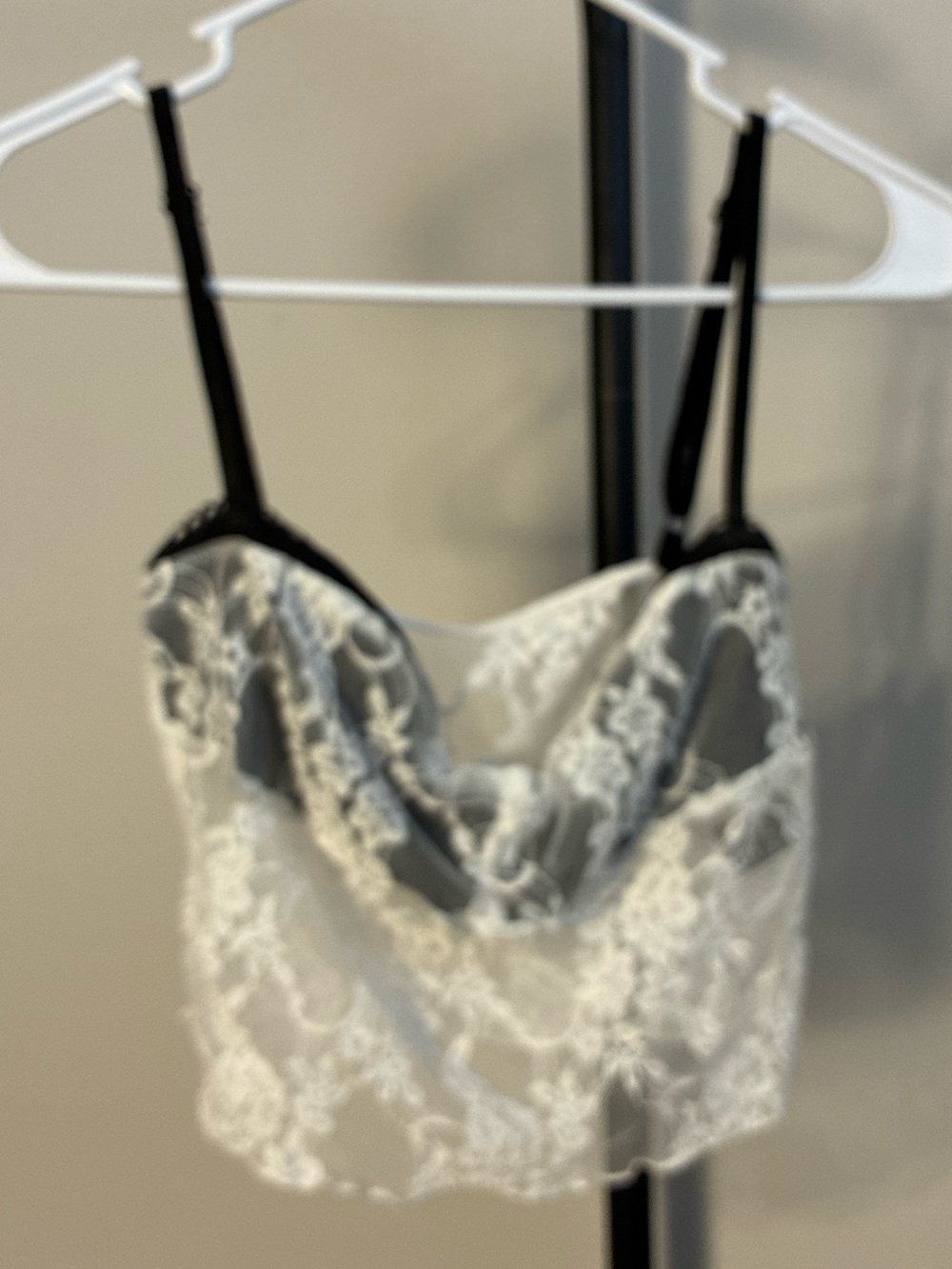 SHEIN White Lace Cropped Bralette Cami Black‎ Straps XS Cowl Neck Floral Trim - Picture 2 of 4